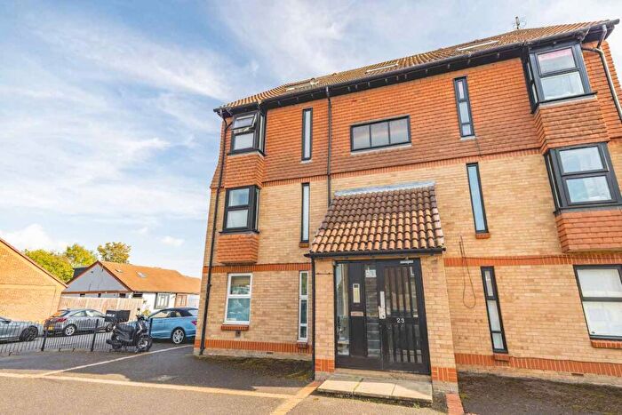 1 Bedroom Flat For Sale In Holmlea Road, Datchet, SL3