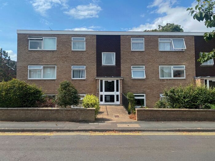 2 Bedroom Flat To Rent In Lynne Court, Chesham Road, Holy Trinity, GU1