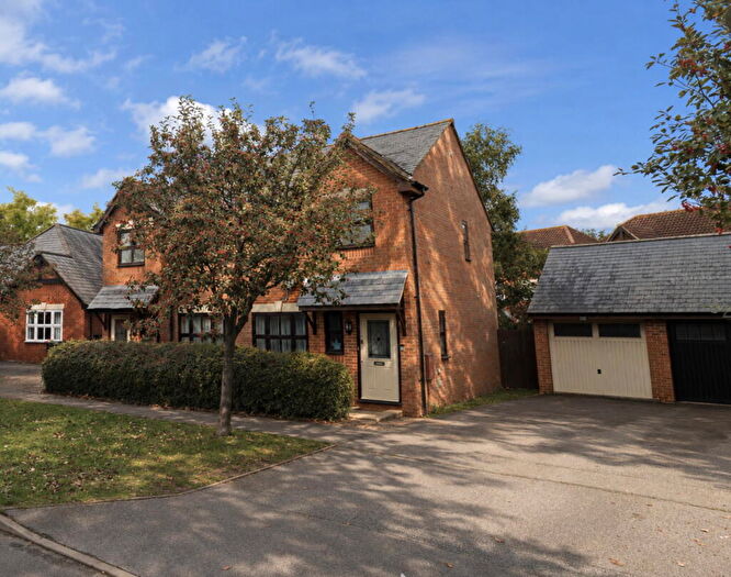 3 Bedroom Semi Detached House For Sale In Lilleshall Avenue, Monkston, Milton Keynes, MK10