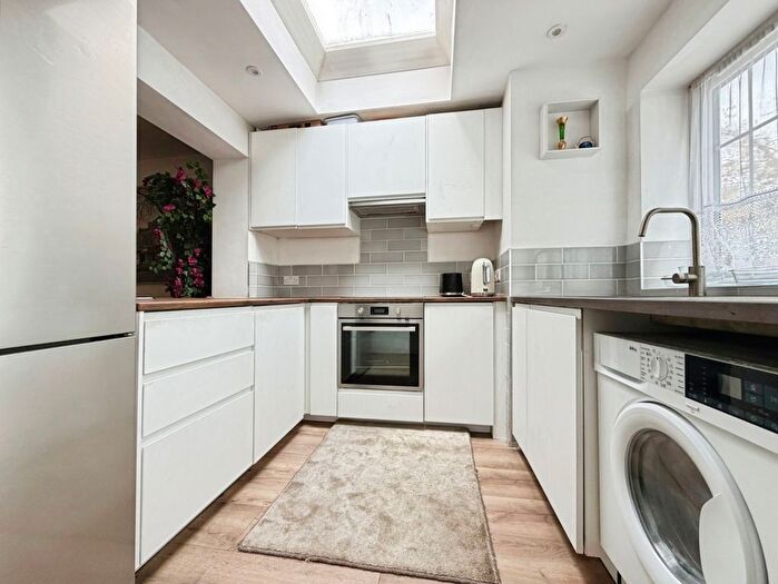 3 Bedroom End Of Terrace House To Rent In Brunel Close, Hounslow, TW5