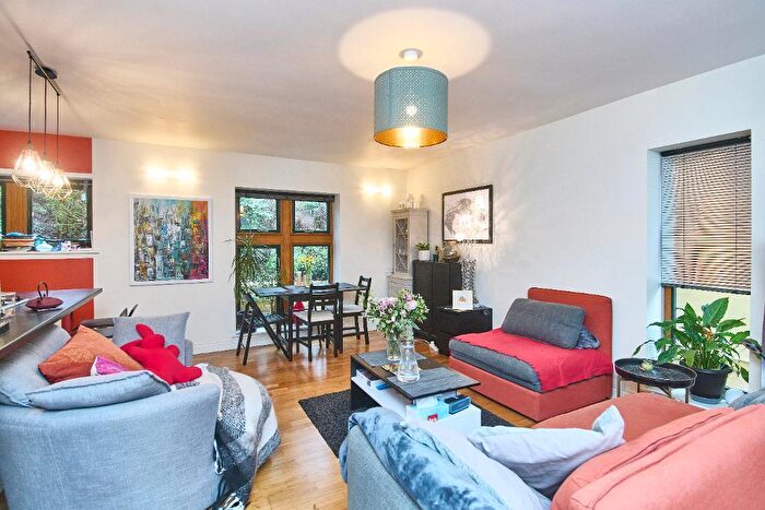 2 Bedroom Flat To Rent In - Wells Road, Bath, BA2