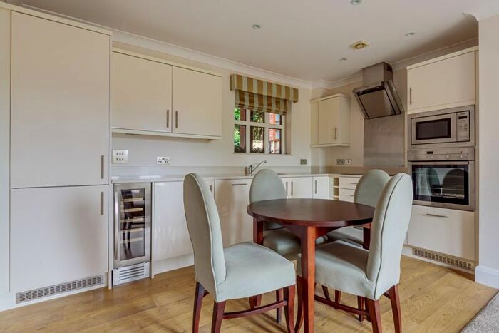 2 Bedroom Property To Rent In Furze Hill, Kingswood, Tadworth, KT20