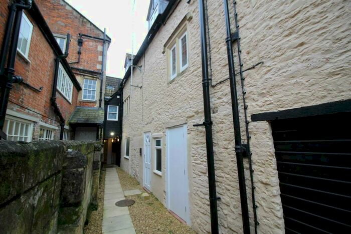 2 Bedroom Flat To Rent In Market Place, Chippenham, SN15