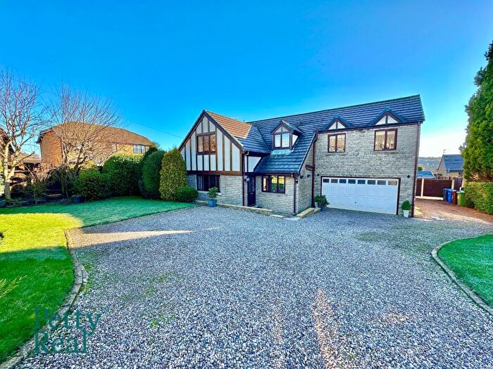 4 Bedroom Detached House For Sale In Cairns Close, Barrowford, BB9