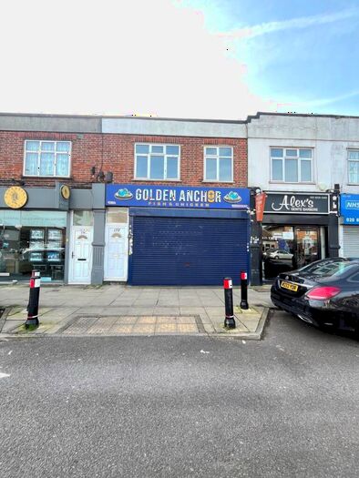3 Bedroom Flat To Rent In Longwood Gardens, East London, IG5