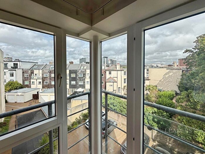 1 Bedroom Flat To Rent In Orchard Place, Southampton, Hampshire, SO14