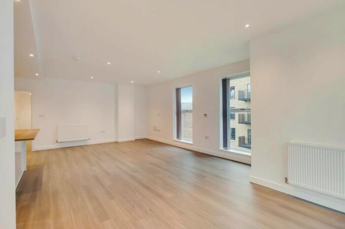 3 Bedroom Flat To Rent In Cavalry Court, Brumwell Avenue, Woolwich, SE18