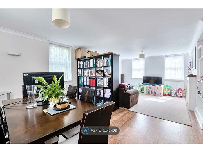 2 Bedroom Flat To Rent In Brunel Court, London, SE16