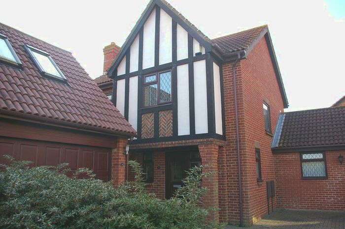 4 Bedroom Detached House To Rent In The Weavers, Maidstone, ME16