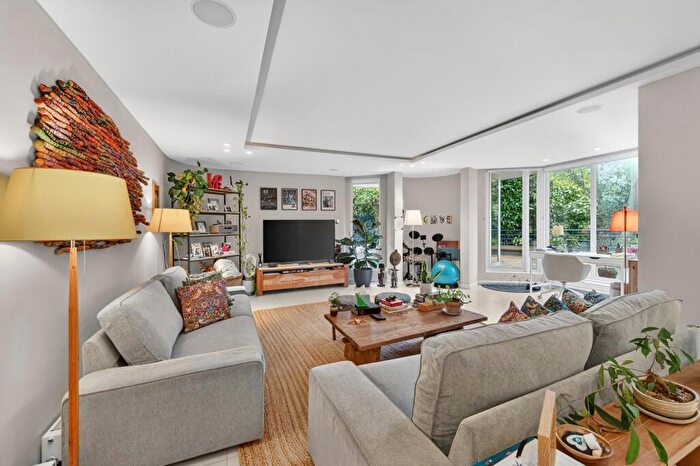 3 Bedroom Flat To Rent In Savoy Court, Firecrest Drive, Hampstead, London, NW3