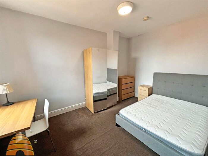 3 Bedroom Semi-Detached House To Rent In Platt Lane, Manchester, M14