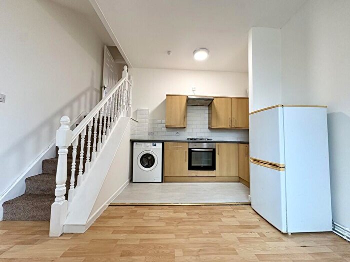 2 Bedroom Flat To Rent In Brompton Avenue, Liverpool, Merseyside, L17