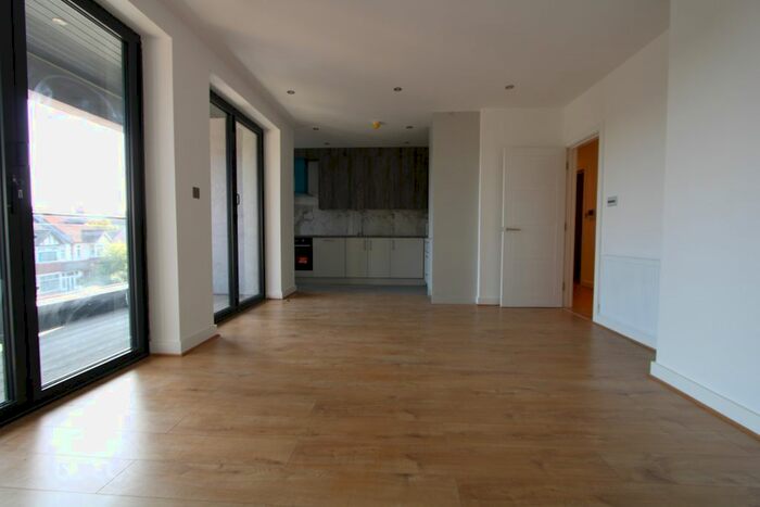 2 Bedroom Flat To Rent In Julien Road, Coulsdon, CR5