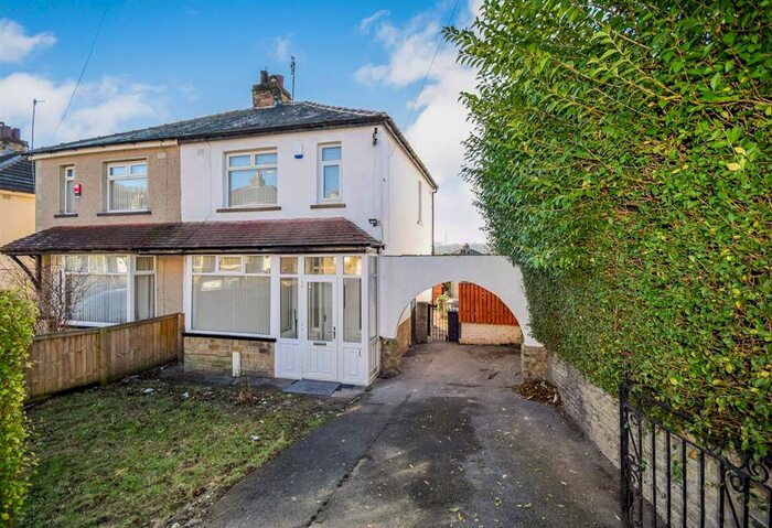 3 Bedroom Semi-Detached House To Rent In Thornhill Grove, Shipley, BD18