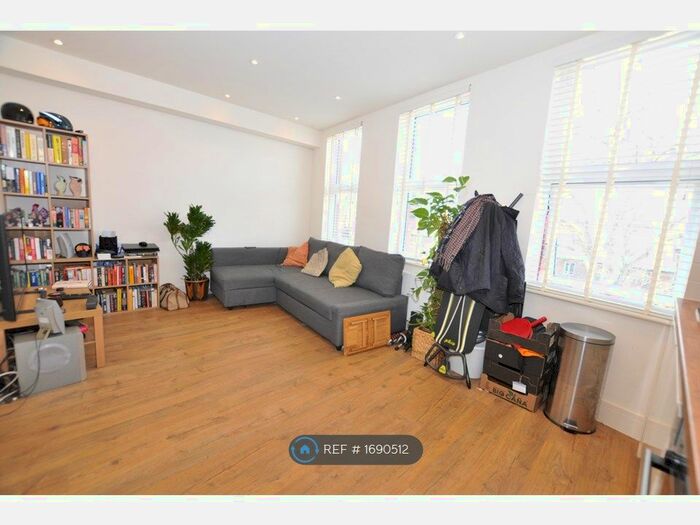 1 Bedroom Flat To Rent In High Road, London, N2