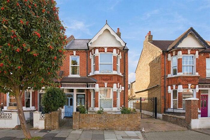 4 Bedroom Maisonette For Sale In Valetta Road, Acton, W3