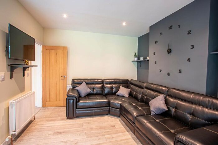 5 Bedroom House To Rent In Cotswold Close, LE11