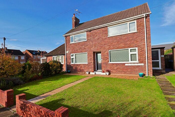 2 Bedroom Maisonette For Sale In Chetwode Close, Allesley Park, Coventry - Front & Rear Garden + Parking, CV5