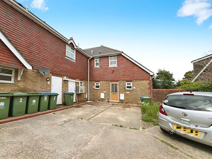 2 Bedroom Flat To Rent In Warsash Road, Warsash, Southampton, SO31