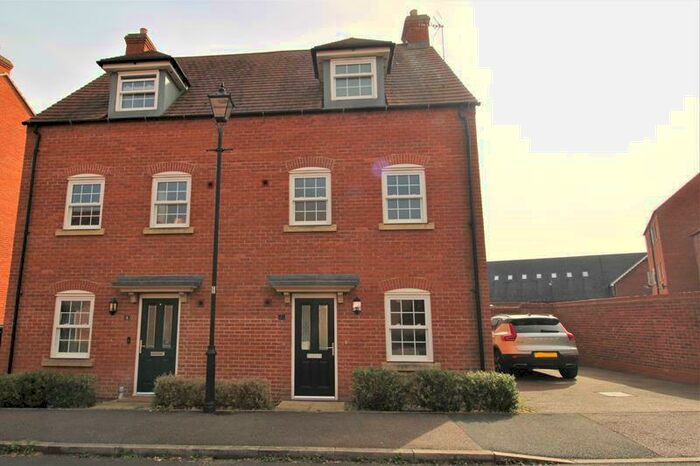 4 Bedroom Semi-Detached House To Rent In Cantley Road, Great Denham, MK40