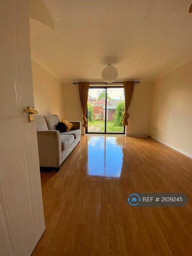 2 Bedroom Terraced House To Rent In Fonthill Place, Cardiff, CF11