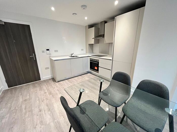 2 Bedroom Apartment To Rent In Green Street, B12