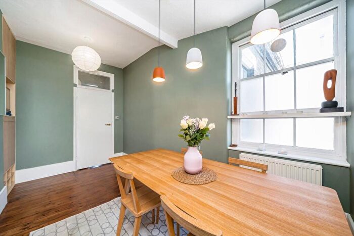 2 Bedroom Flat For Sale In Brett Road, Hackney Central, E8 - Photo 5