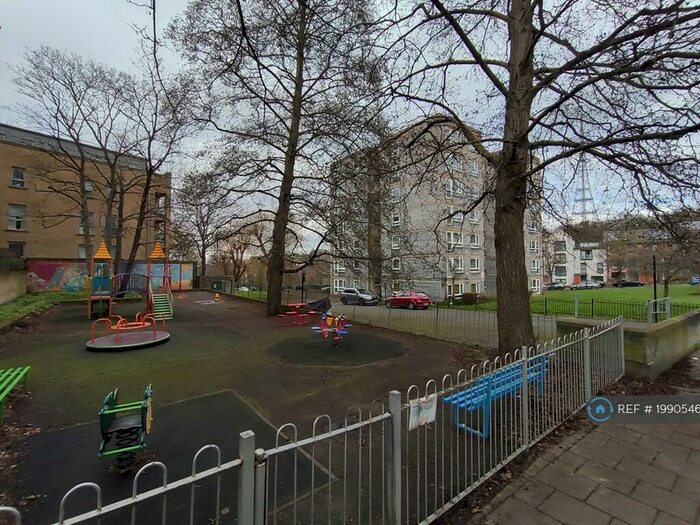 3 Bedroom Flat To Rent In Wiseman Court, London, SE19