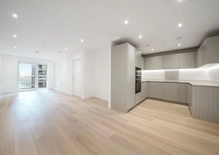 2 Bedroom Flat To Rent In Eden Place, London, E16