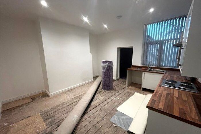 1 Bedroom Flat To Rent In Dickenson Road, Manchester, M13