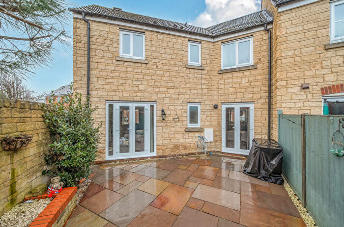 3 Bedroom Semi-Detached House For Sale In Ulysses Road, Oakhurst, Swindon, SN25