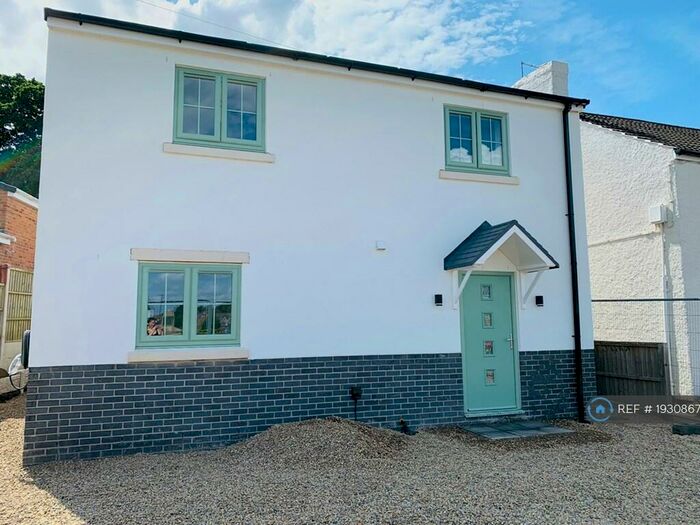 4 Bedroom Detached House To Rent In The Green, North Wingfield, S42