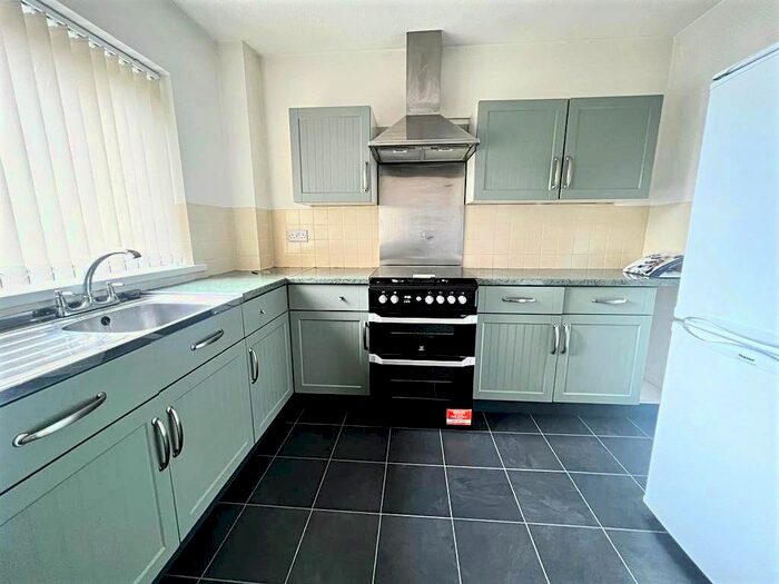 2 Bedroom Flat To Rent In Forest Oak Close, Cardiff, CF23