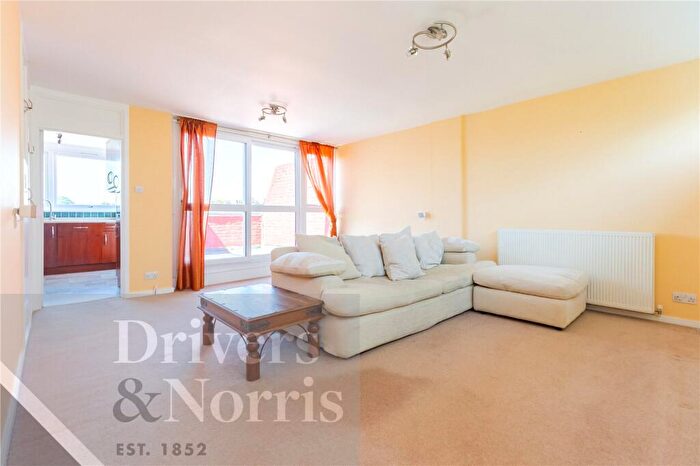 2 Bedroom Apartment To Rent In Blenheim Court, Archway, London, N19