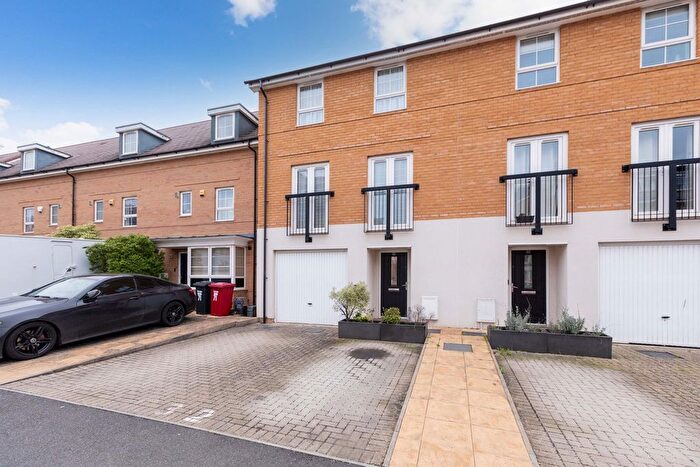 4 Bedroom Town House For Sale In Kenyon Way, Langley, SL3