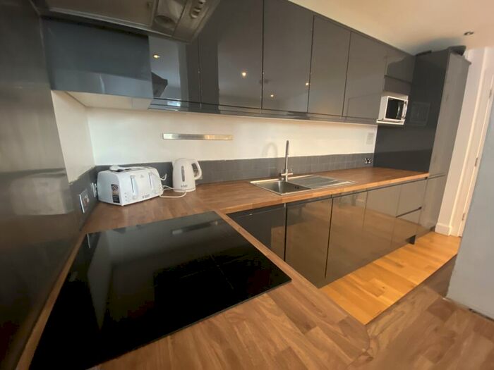 1 Bedroom Flat To Rent In Georges Square, Redcliffe, Bristol, BS1