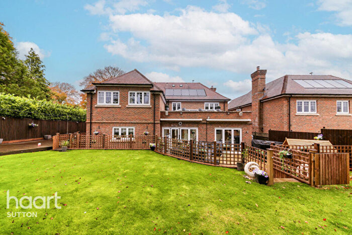 5 Bedroom Detached House For Sale In Kenmore Close, Epsom, KT17