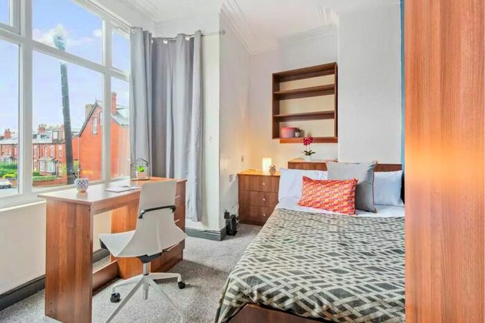 6 Bedroom Terraced House To Rent In Beechwood Terrace, Burley, Leeds, LS4