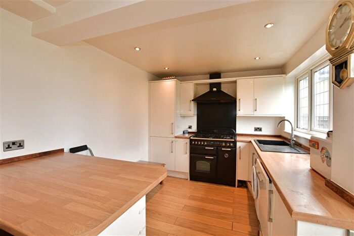 5 Bedroom Semi-detached House For Sale In Edison Avenue, Hornchurch, Essex, RM12