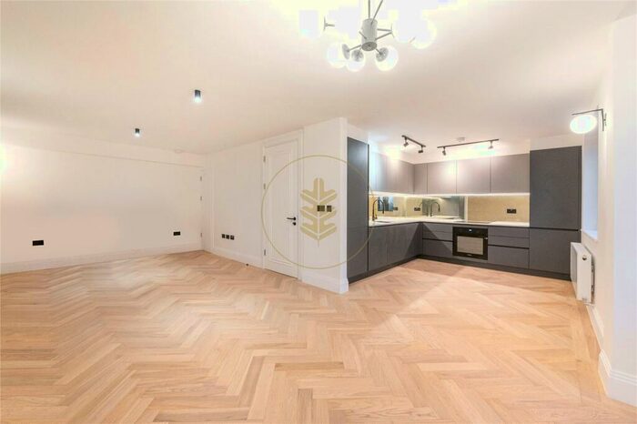 3 Bedroom Duplex To Rent In Shakespeare Road, Mill Hill, London, NW7