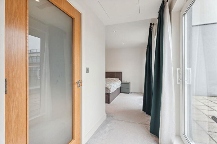 2 Bedroom Flat For Sale In Flat Croft House, Beaufort Park, NW9