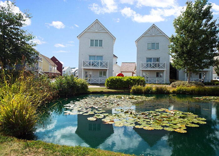 5 Bedroom Town House To Rent In Poynder Drive, Holborough Lakes, ME6