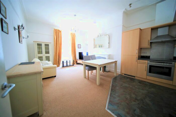 2 Bedroom Flat To Rent In Northernhay Place, Exeter, Devon, EX4