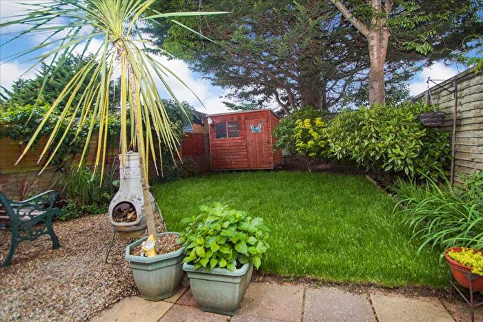 3 Bedroom Terraced House For Sale In Rokesby Road, Slough, SL2