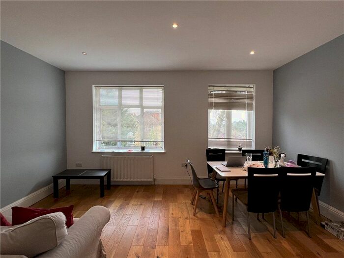 3 Bedroom Flat To Rent In Studland Road, Ealing, W7