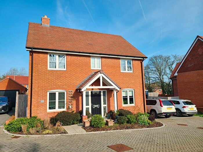 4 Bedroom Detached House For Sale In Lakeside Way, Totton, SO40