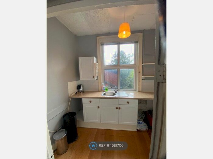 1 Bedroom Flat To Rent In Broad Street, Ross On Wye, HR9