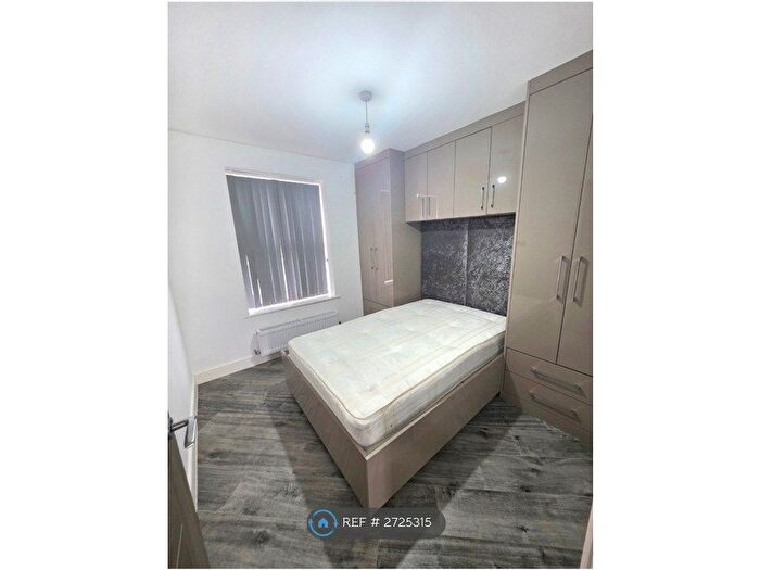 2 Bedroom Flat To Rent In High Road Leytonstone, London, E11