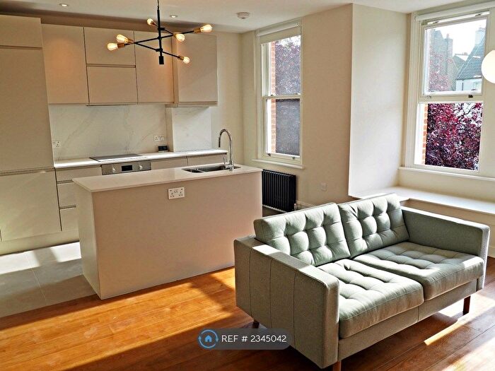 2 Bedroom Flat To Rent In Ambleside Avenue, London, SW16