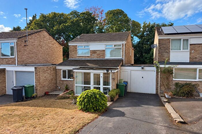 4 Bedroom Detached House For Sale In Warren Rise, Frimley, GU16